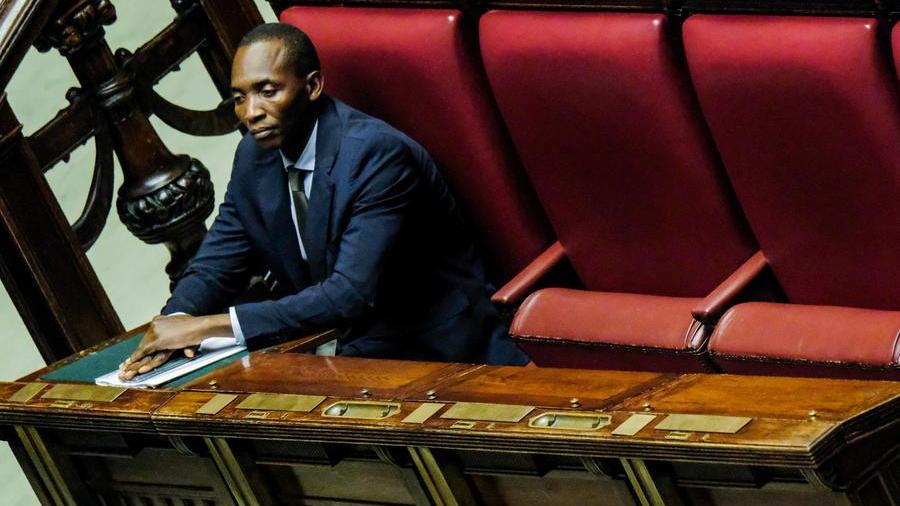 Migranti, Soumahoro si autosospende dal gruppo Verdi-Si