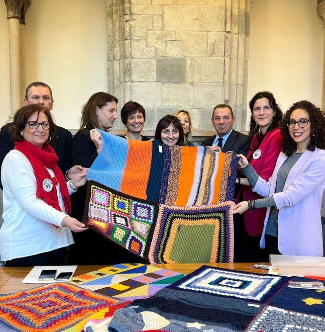 Modena. Una coperta avvolgerà Piazza Grande per dire no alla violenza sulle donne 