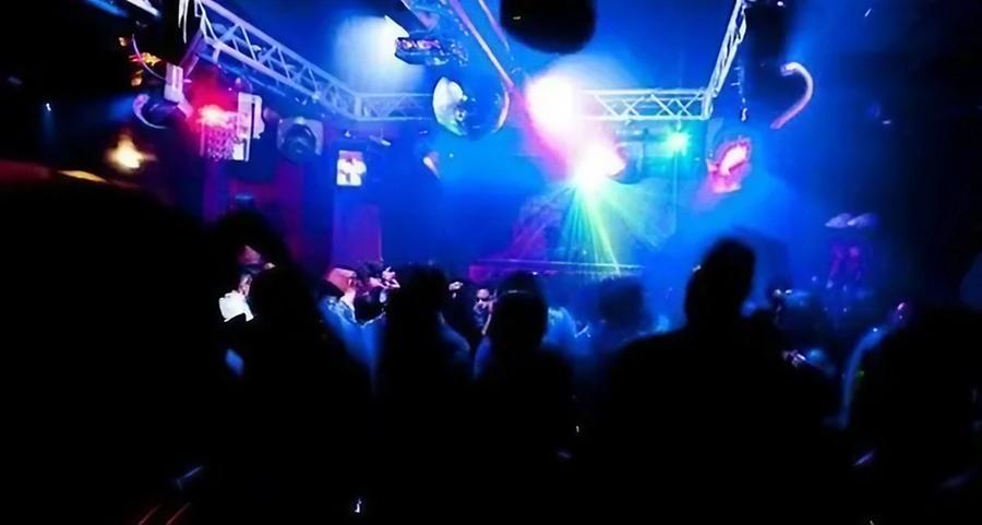 Abusano di una minorenne ubriaca all’uscita di un locale: due giovani arrestati