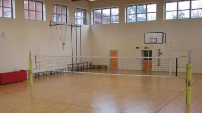 Carpi, calci e pugni in campo e in tribuna alla partita di pallavolo: 60 espulsi