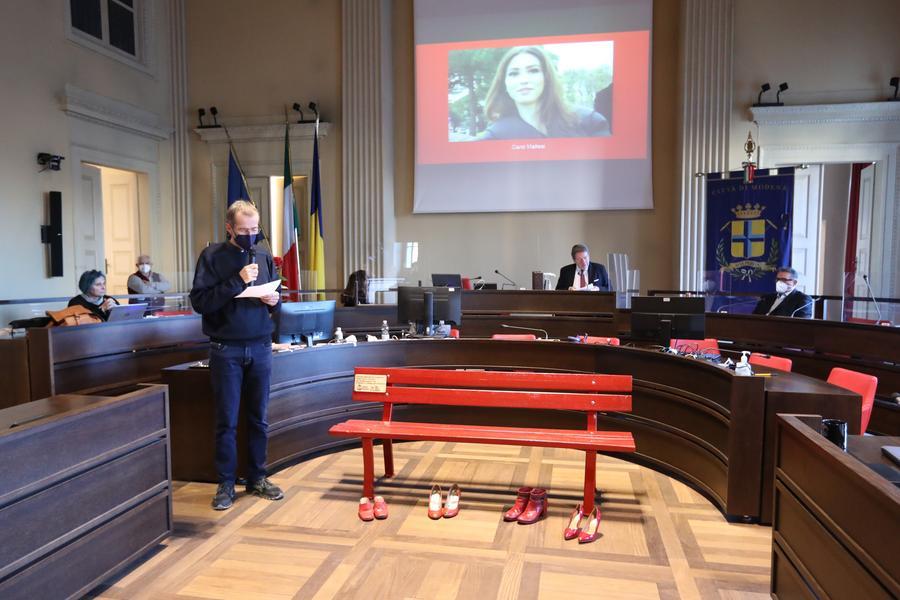 Violenza sulle donne, nomi e storie in Consiglio