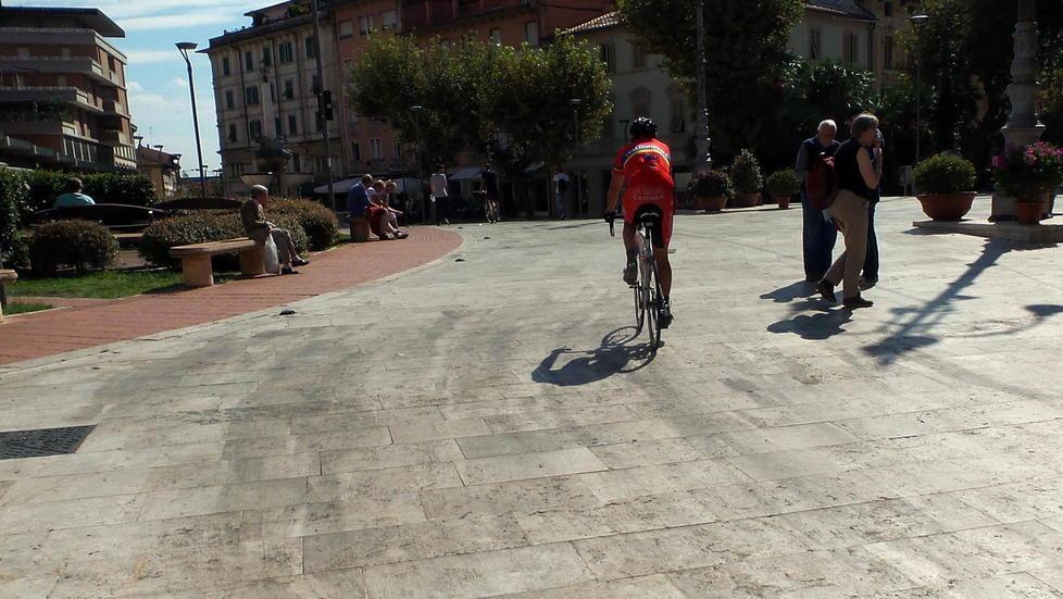 La nuova piazza? Macchiata e disadorna 