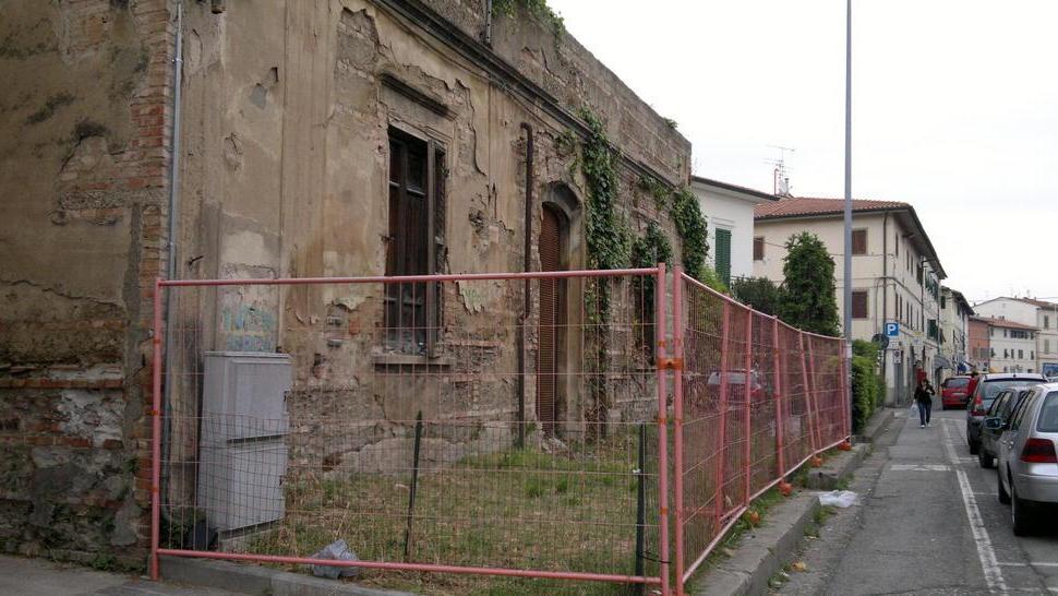 Raccolta di firme per l’ex Casa del fascio