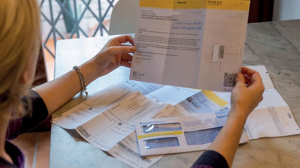 Caro bollette, da 400 a 800 euro per le famiglie con reddito più basso