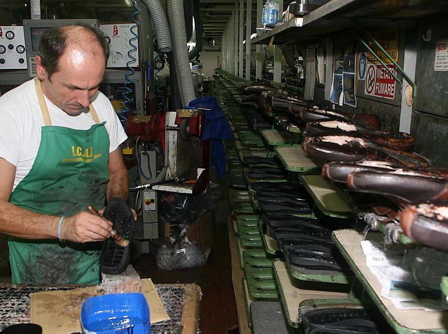 La scarpa non fa export e l’occupazione è a rischio 