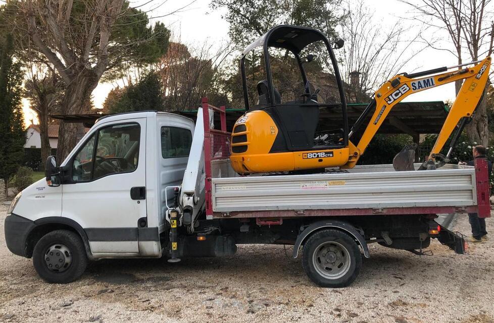 Furto nella notte: rubati due camion da ditte di costruzioni