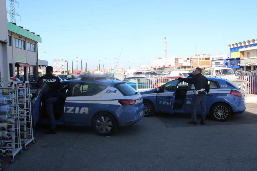 
	Due volanti della polizia (foto d'archivio)

