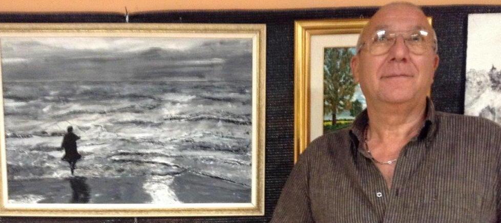 Pittore fa vedere le sue opere per la prima volta