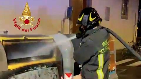 A fuoco 4 cassonetti: arrestato 50enne fiorentino