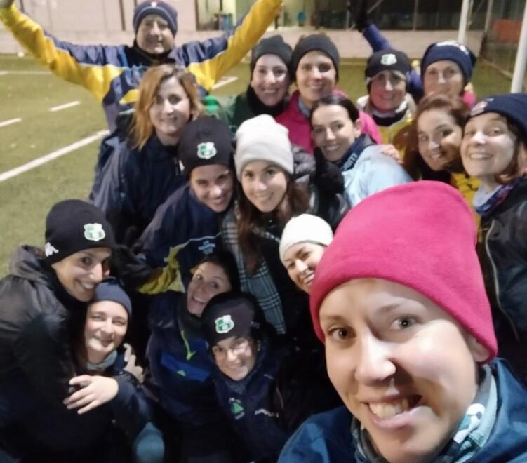 Piumazzo. Anche le mamme si allenano a calcio proprio come i figli 