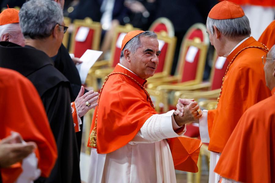 
	Il cardinale Becciu a San Pietro

