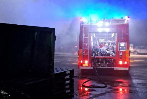 Sassuolo. Incendio devasta un deposito In via Pacinotti ancora i pompieri 