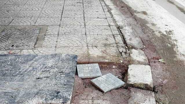 «Strade e marciapiedi disastrati: qui ad Alghero troppi pericoli per noi cittadini» 
