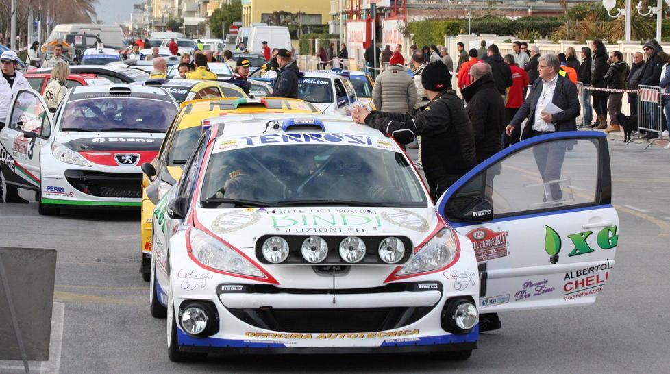 Un rally da record, oltre 120 gli equipaggi al via stamani