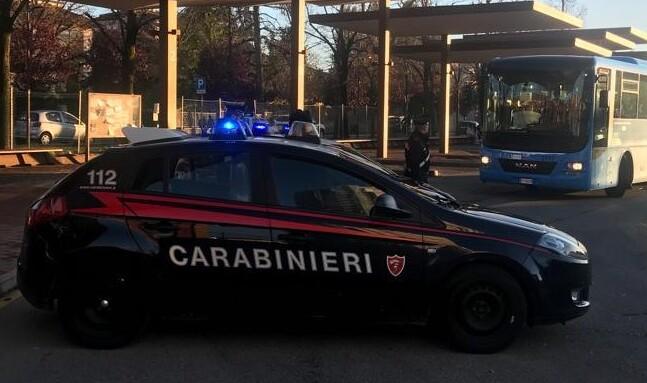 Cento, picchiano il controllore del bus ma la fuga dura pochi istanti 
