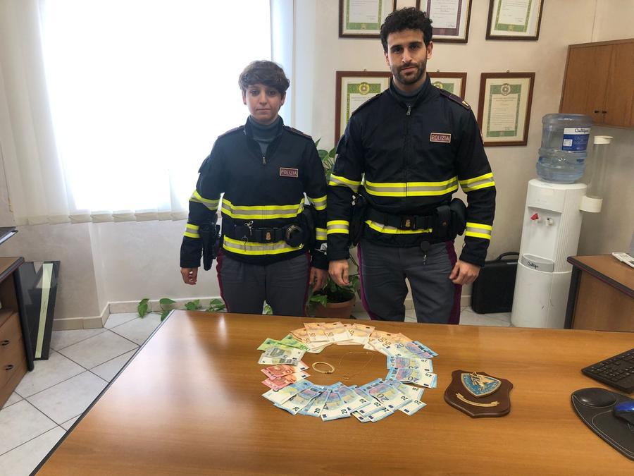 Fermati in A13, avevano gli oggetti d’oro truffati a un’anziana