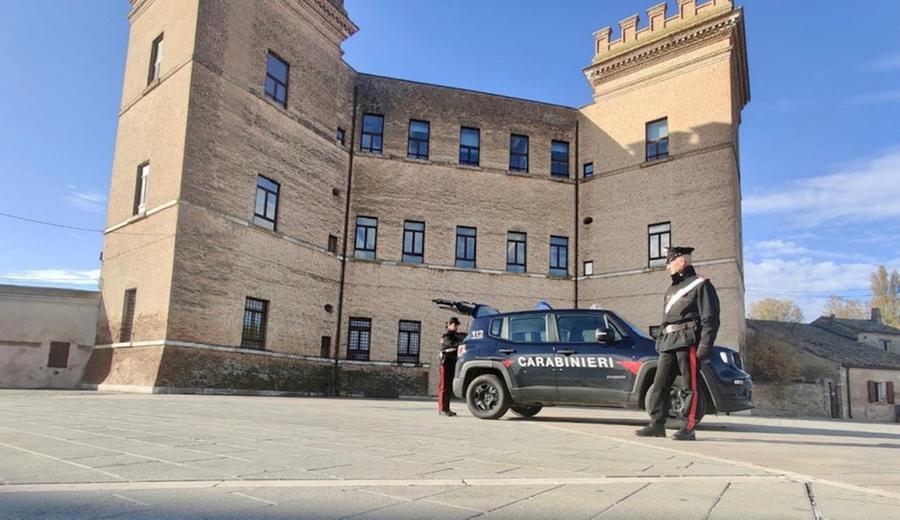 Continua a perseguitare donna, mesolano agli arresti