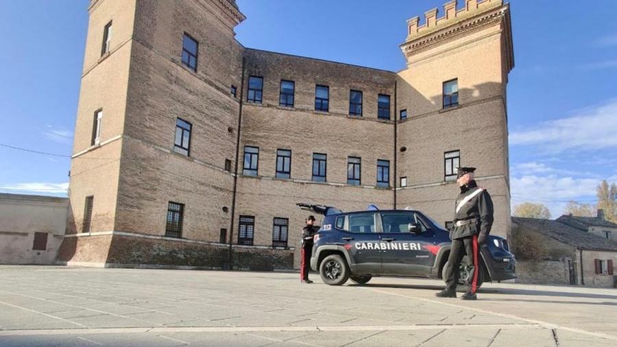 Continua a perseguitare donna, mesolano agli arresti