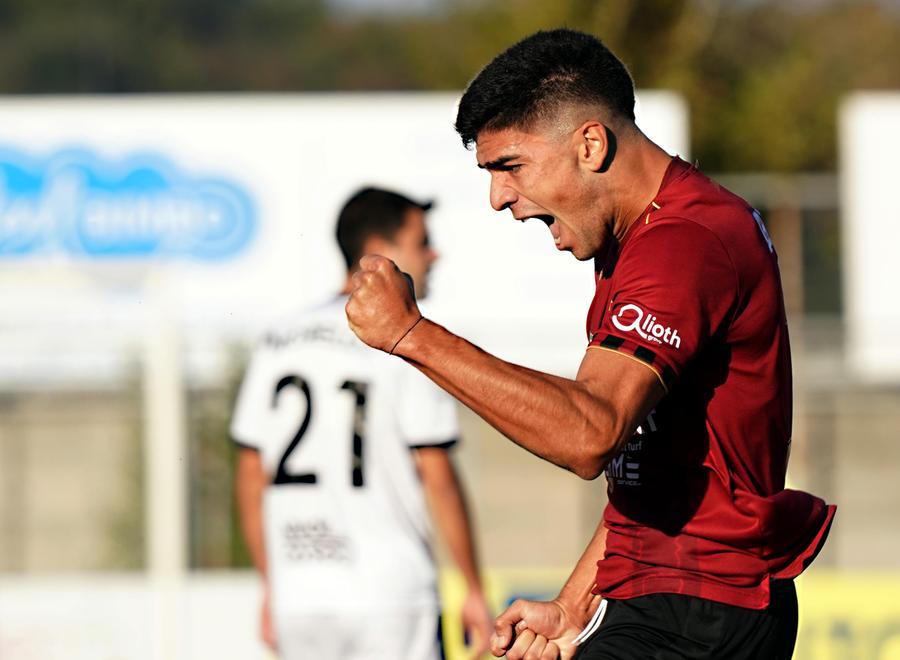 
	Giuseppe Aurelio: &egrave; suo il primo gol del Pontedera a Imola (Foto di Franco Silvi)

