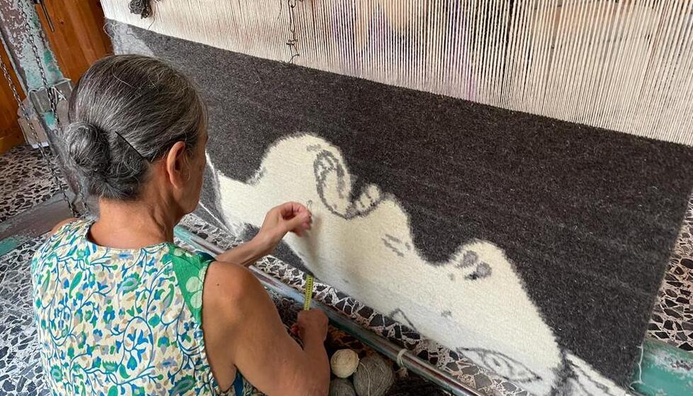 Nuoro, al telaio contro la guerra 