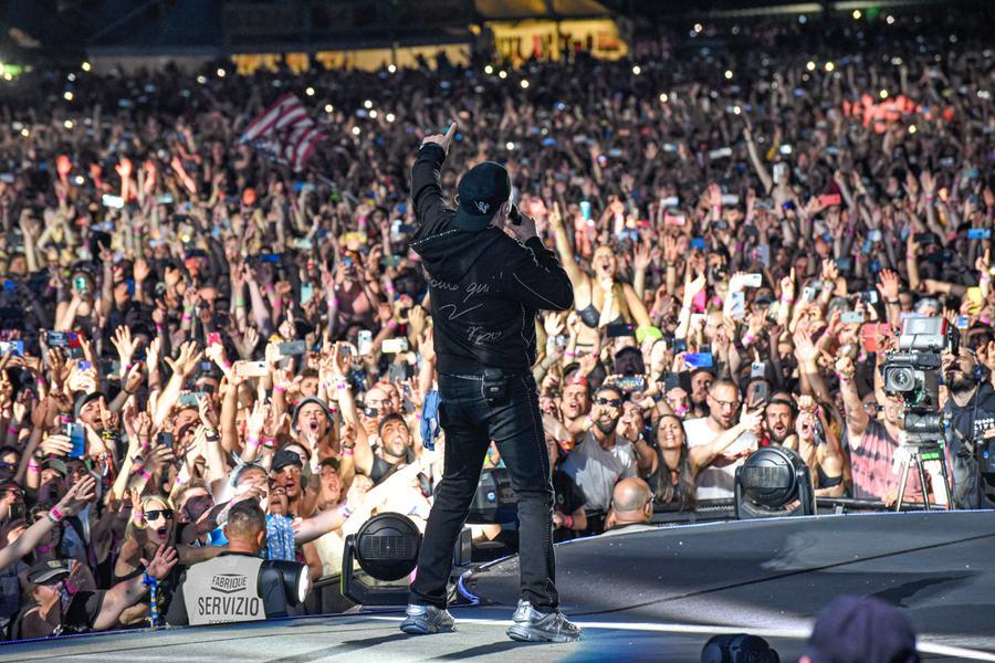 Vasco Live, è già record di biglietti: 260 mila in 4 ore. Aggiunte due date 11-12 giugno a Bologna. Il calendario definitivo