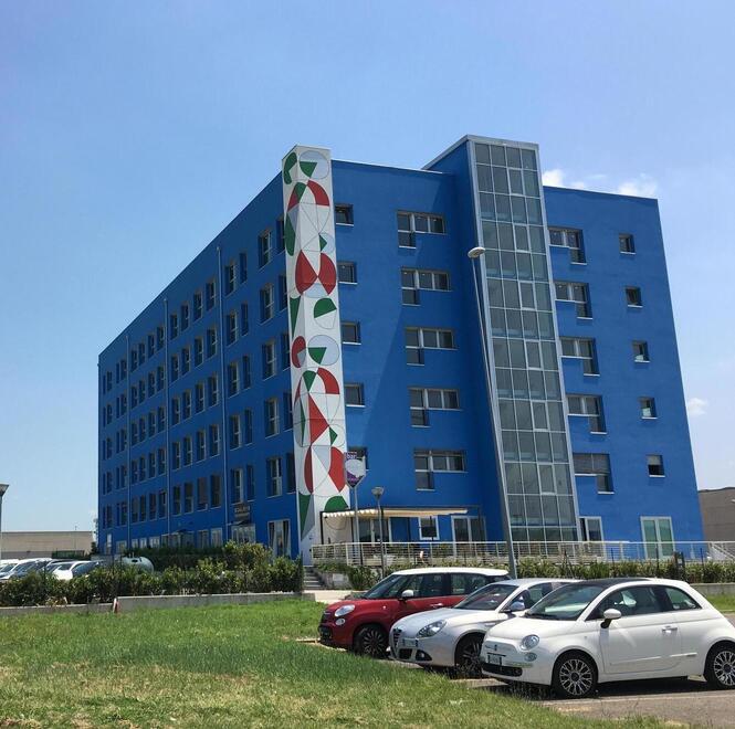 Studenti e pazienti nella stessa stanza senza mascherine: il “caso palazzo Blu” 