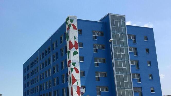 Studenti e pazienti nella stessa stanza senza mascherine: il “caso palazzo Blu”
