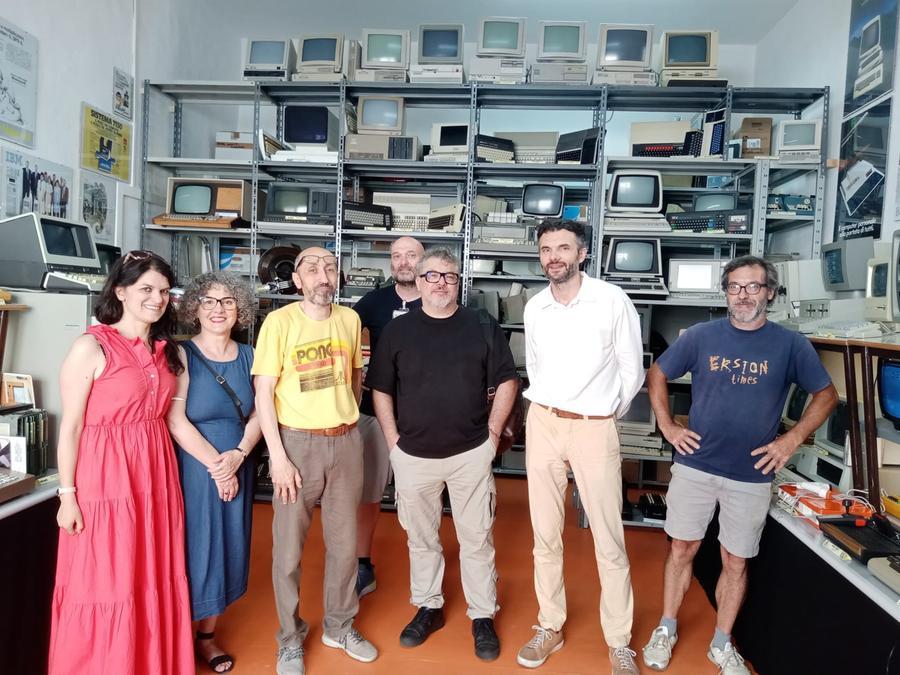 
	I soci dell&rsquo;associazio- ne che gestisce il museo Tellini insieme al sindaco di Prato Matteo Biffoni

