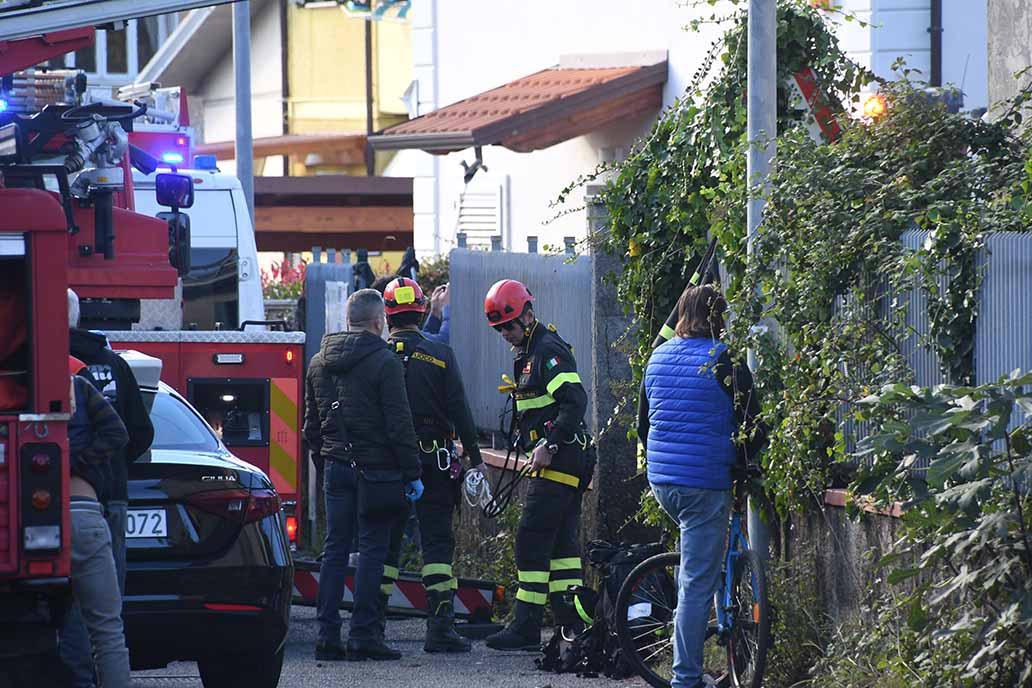 L’incidente in via San Giuseppe Vecchio: un operaio è rimasto folgorato