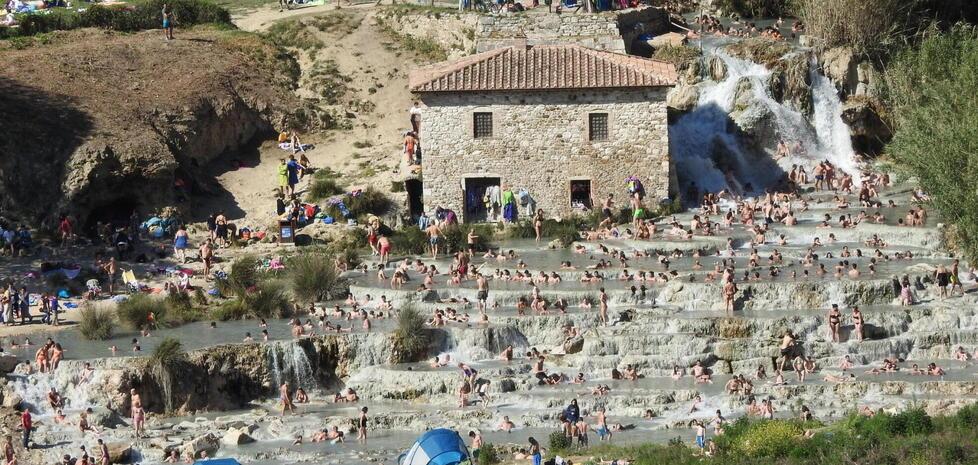 Nella foto di Enzo Russo, le cascate del Gorello a Saturnia