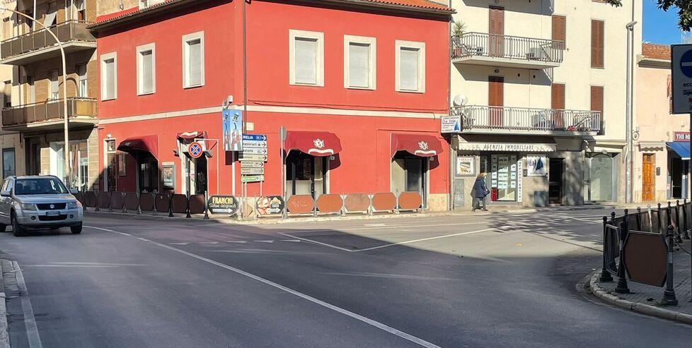 Follonica, l’esperimento che sa di svolta: c’è la rotatoria in via Bicocchi