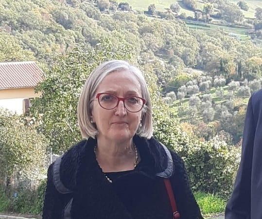 Loredana Tognarini rilevò con il marito il ristorante montianese a cavallo tra il 2000 e il 2001. Ricevette anche il Mercurio d’oro e la pergamena della Cucina internazionale di Malta. Per le esequie la famiglia domanda niente fiori ma donazioni all’associazione La Farfalla