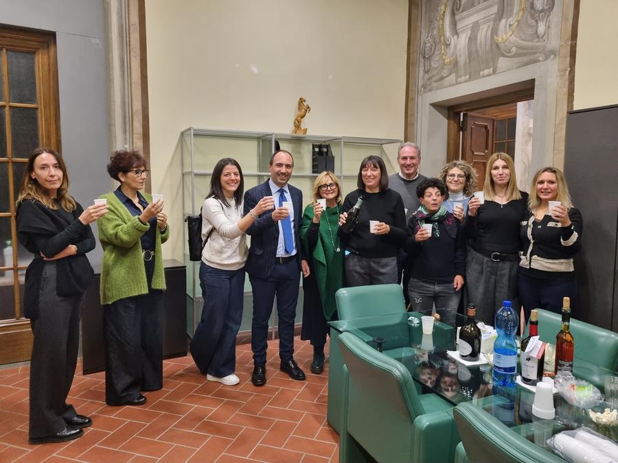 
	Simone Calamai sindaco di Montemurlo e ora presidente della Provincia di Prato Il brindisi a Palazzo Banci Buonamici

