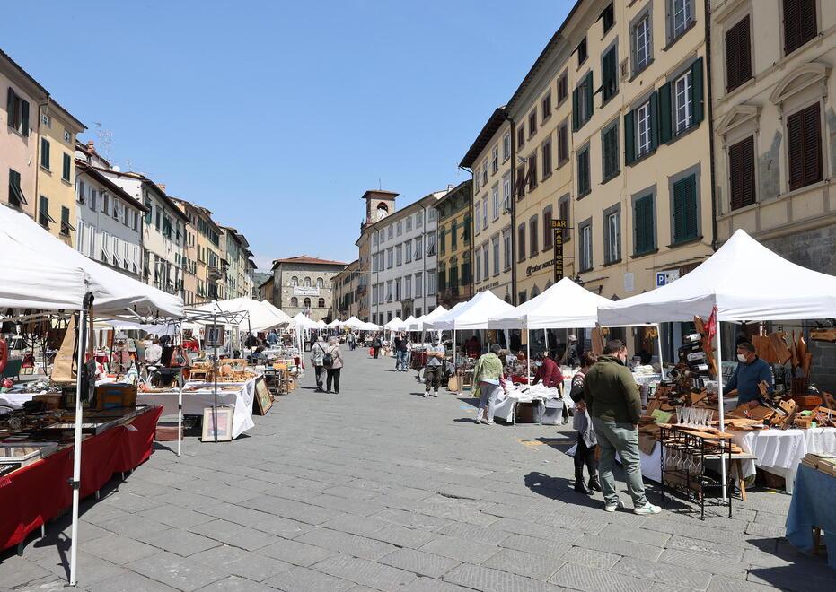 Una veduta del centro di Pescia (foto d’archivio)