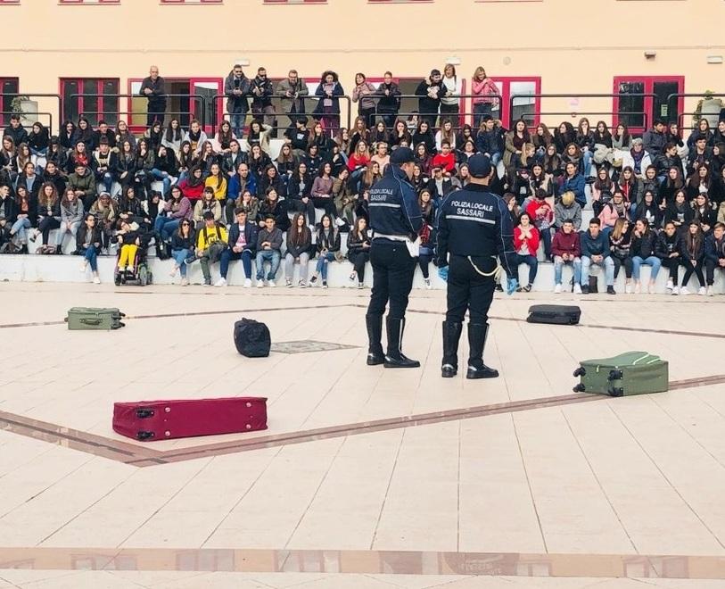 La polizia locale di Sassari torna nelle scuole e lancia “Io dico No alla droga”