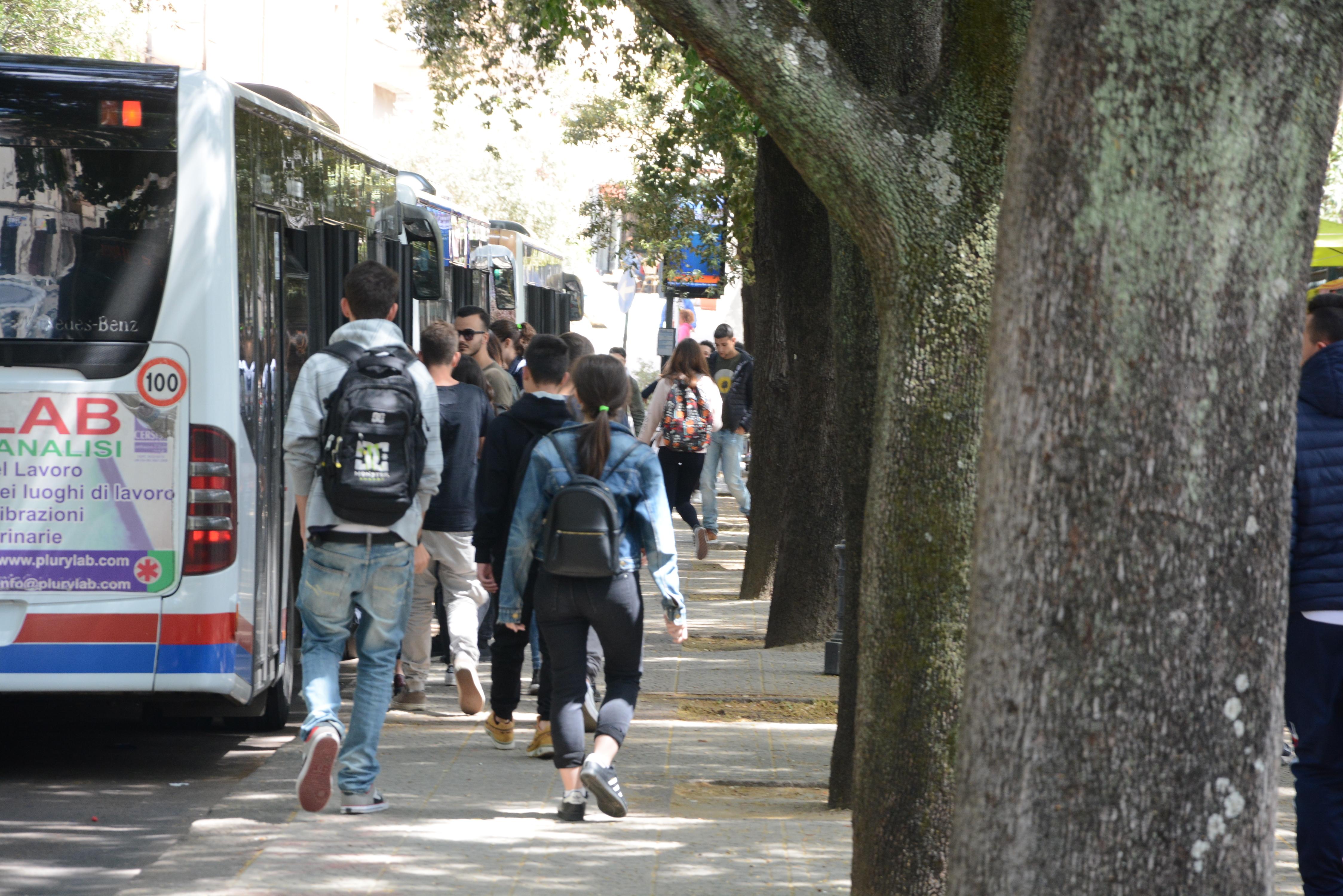 Sassari, in ostaggio dei bulli a bordo dell’autobus: «Sono esasperata» 