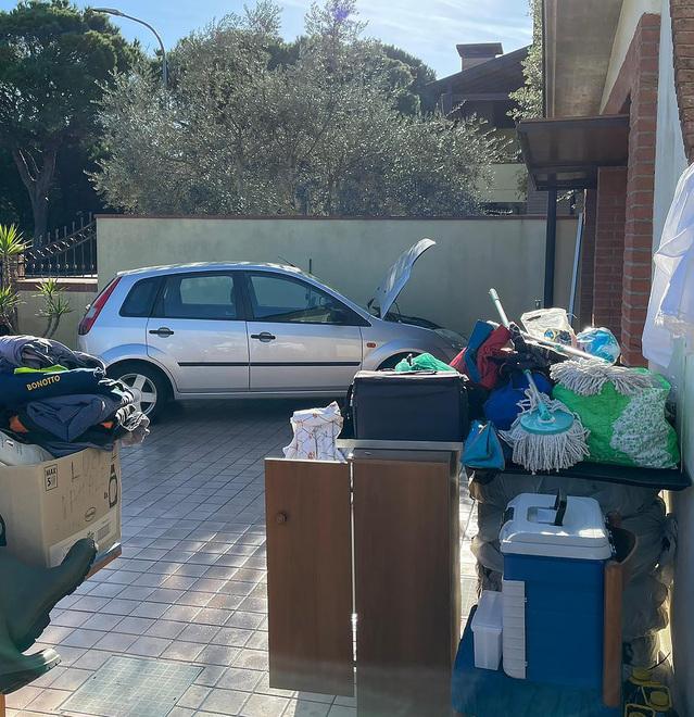 «L’acqua usciva anche dalle prese», mobili ed elettrodomestici distrutti 