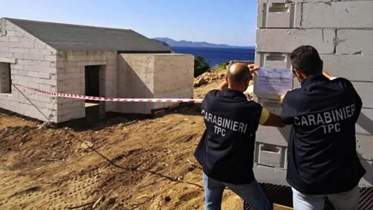 In Sardegna migliaia di abusi edilizi, ma solo il 23 per cento viene demolito 