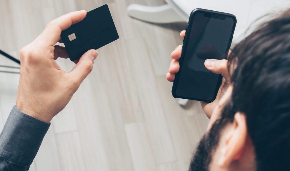 Il fenomeno del phishing è sempre più frequente: l’invito delle forze dell’ordine è quello di non fidarsi ciecamente di quanto comunicato via sms