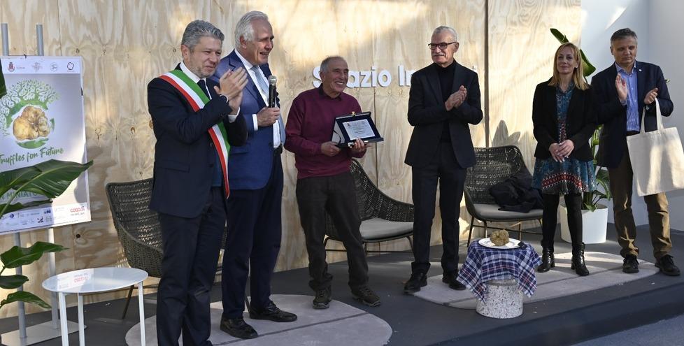 La premiazione di Nedo Cordovani