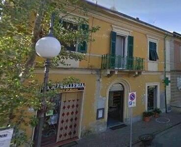 La farmacia in piazza Gramsci a Castelnuovo della Misericordia