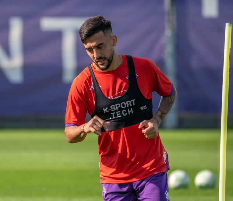 Tutti in campo, schemi e fiato: la Fiorentina riparte subito forte 