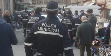 Agenti aggrediti in via Buontalenti, i sindacati: "Taser in dotazioni della municipale"