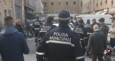 Morse un agente della municipale in via Buontalenti, libero con l’obbligo di firma