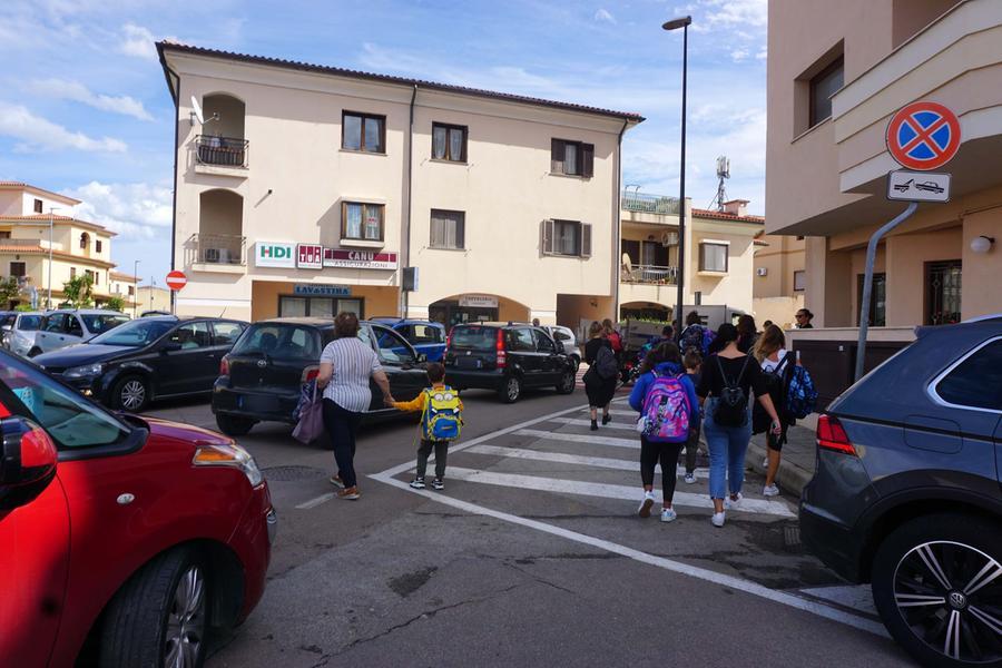 
	Traffico in tilt in via Cimabue all'uscita di scuola&nbsp;

