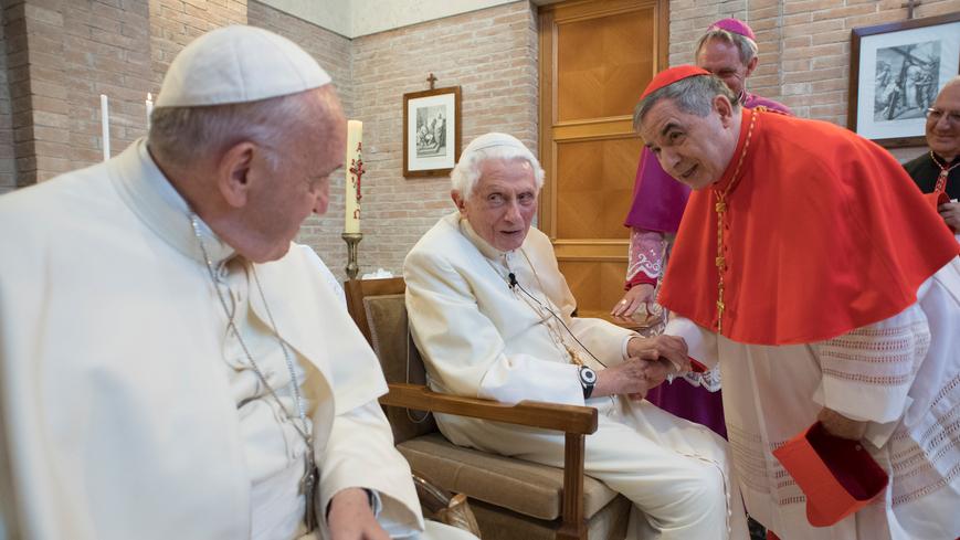 Becciu da Francesco: «Il Papa mi ha incoraggiato» 