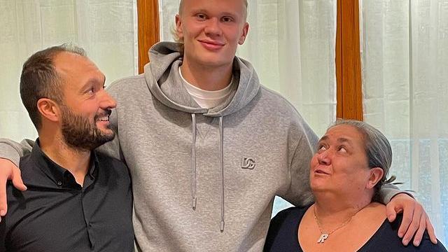 Haaland a Maranello per una Ferrari Visita a sorpresa al Cavallino del bomber norvegese e di Nedved