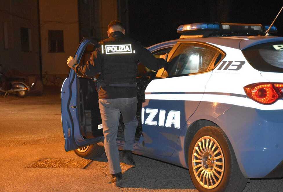 Una volante del pronto intervento della questura
