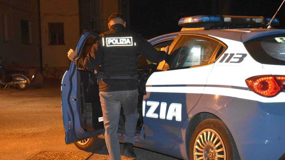 Una volante del pronto intervento della questura