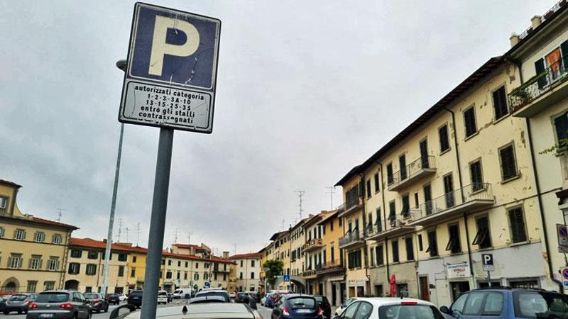 Prato, permessi invalidi e Ztl scaduti. Vanno rinnovati tutti, stop alle proroghe